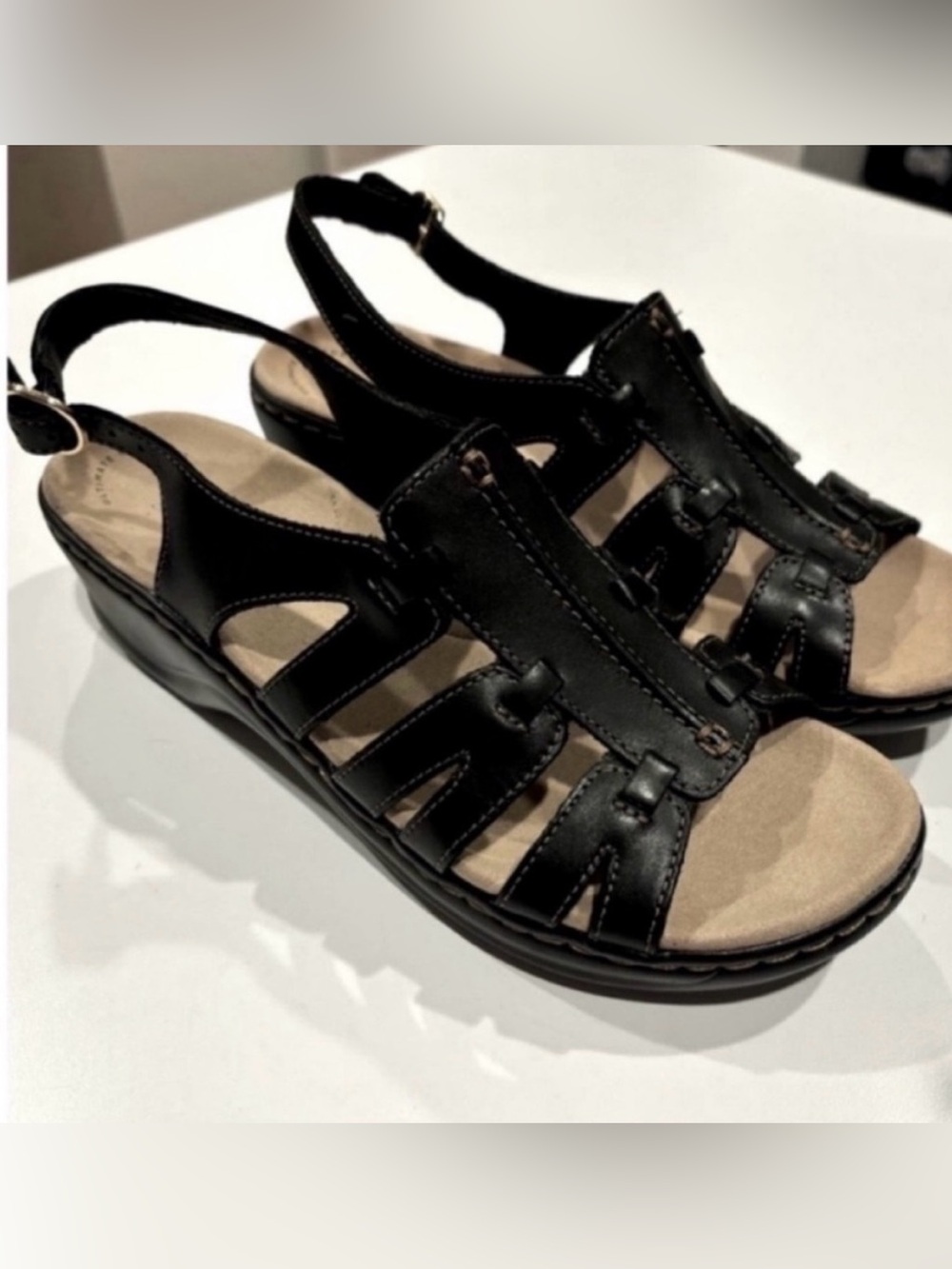 Clarks Leather Open Toe Black Sandal Low Heel Base Womens  9.5M New Without Tags
